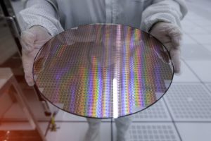 Technician,woman,holding,a,silicon,wafers,prepare,for,semiconductor,manufacturer